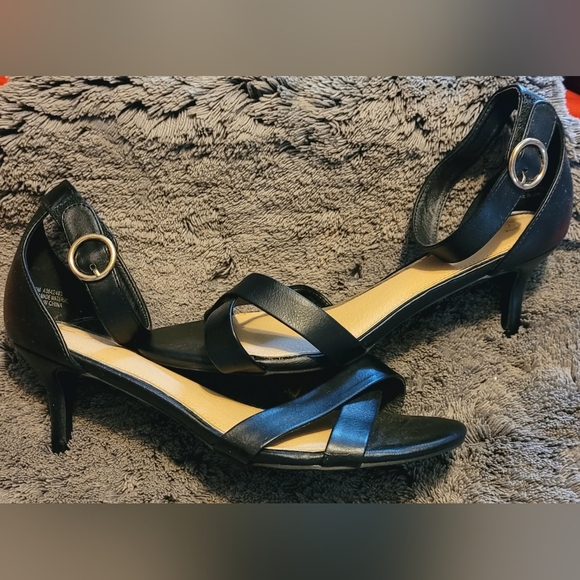 NWOT C Comfort Velcro Strap Heels - Picture 2 of 8